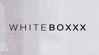 WhiteBoxxx - Ginebra Bellucci segglyukba reszelve