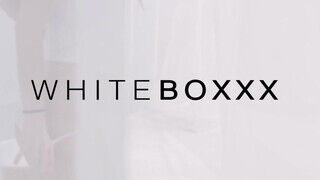 WhiteBoxxx - Leanne Lace peckezik