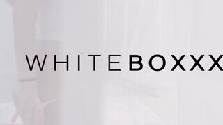 WHITEBOXXX - Tina Kay valagába betolják