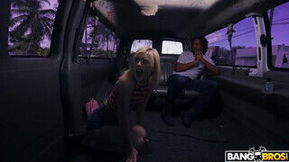 BANGBROS - Minxx Marley megkamatyolva a kisbuszban