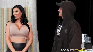 Jasmine Jae muffjába benyomják