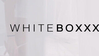 WHITEBOXXX - Gina Gerson édeshármasban análozik