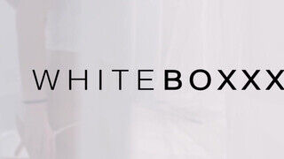 WHITEBOXXX - Monika Benz és Sabrisse nyalizzák egymás lyukát