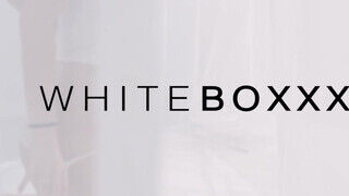 WHITEBOXXX - Zsenge csaj játszik a puncijával