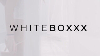 WHITEBOXXX - Jenny Doll a sovány barinő