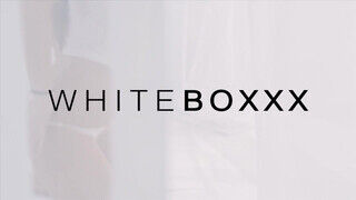 WHITEBOXXX - Eveline Dellai hátsó nyílásba tolva