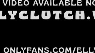 Elly Clutch telózás közben kukit szop