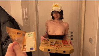 Cutie Kim a bájos pizzafutár