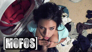 Mofos - Autumn Falls kebelbe és punciba reszelve