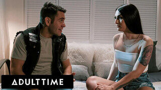 ADULT TIME - Khloe Kay a transzi kis csaj