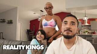 REALITY KINGS - Sadie Pop és Daphne lesbi pornója
