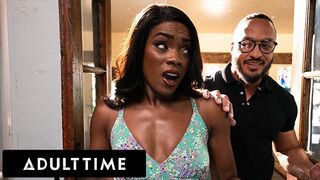 Unatkozó feleség Ana Foxxx párnán kufircol és megkúrja szerető férje!