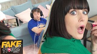 Spriccel az arcába tréfaként kuffer creampie előtt