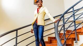 Néger amatőr casting forgatás irodai fotózásra keményen megkúrelja a gigantikus faszú producer