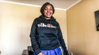 Afrikai koleszos pipi munkát keres a tanulmányaihoz