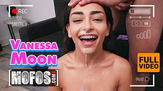 Sovány fekete Vanessa Moon megküzd jmac gigantikus farkával minden pózban