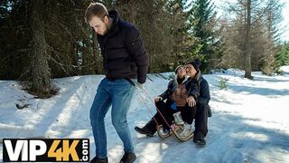 Tűz melletti forró generációs szeretkezés
