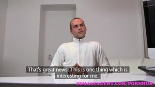 Ellenállhatatlan milf ügynök teszteli a hardcore hapsit
