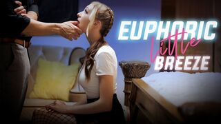 Cuki tinédzser Breezy Bri kinky hangulatban csábítja a nevelő atyja barátját szívdöglesztő alsóruhában