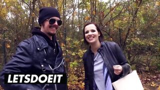 Nagyméretű keblű csoki hajú német csajszika felvétel a gigantikus kombiban vad baszásra