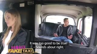 Zsenge csóka gyorsan megreszeli Angel Piaff szaftos kiborotvált puncáját a hamis taxiban