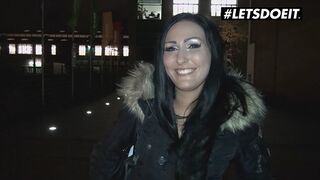 Mira grey német csoki repedtsarkú keféli az idegent pénzért a buszon