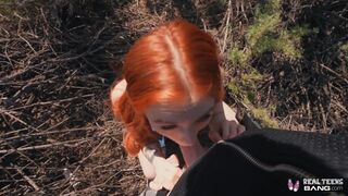 Izgató vörös fiatal Madi Collins kibelezi a puncáját és keményen megdöngeti a orbitális fallosza