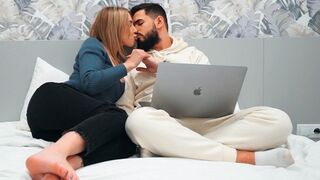Tökéletes fiatal csábítja a szűz pasit legelső randin - beleélvezés a punciba