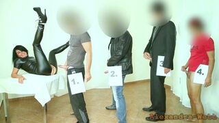 A geci parti! korlátlan hancúr a latexból készült szajhával!