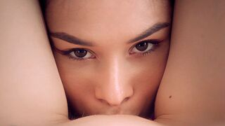Forró lezbi pillanatok a Wow Girls csatornán - Dupla ellenállhatatlan bige vagina nyalása
