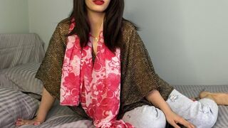 Szívdöglesztő arab milf keményen megkeféli a termetes valagát