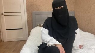 Ellenállhatatlan arab milf buja utasításokat ad nevelő fiának