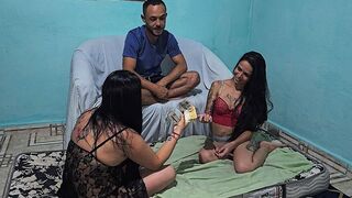 A nejem látni akarta, ahogy a ribanca először kapja segg lyukba