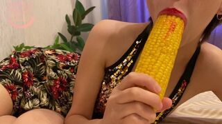 Pici nika brutális kuffer játéka étellel 4k-ban