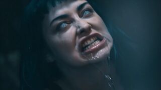 Vonzó Kék Hajú Punk Nőci Átváltozása - Jewelz Blu a Parasited Csatornán Vadul Mag Numb-bal